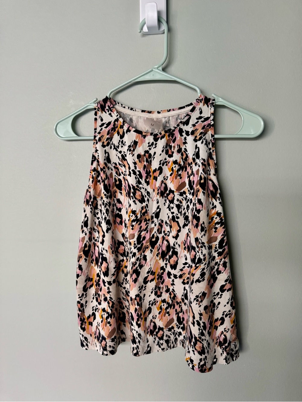 Sleeveless Printed Tank Top in Cream, Pink & peach